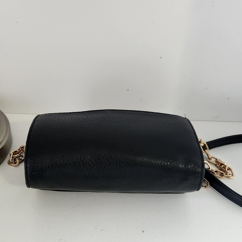 Like New!Tory Burch Black Pebbled Leather Crossbody Bag - Picture 4 of 10